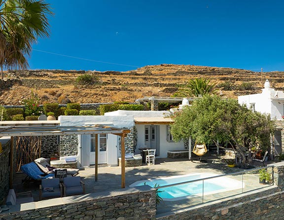 Διαμονή στη Σίφνο, στο Efthymia apartments σε διαμερίσματα με πισίνα