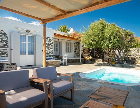 Εξωτερικοί χώροι στο Efthymia apartments στη Σίφνο