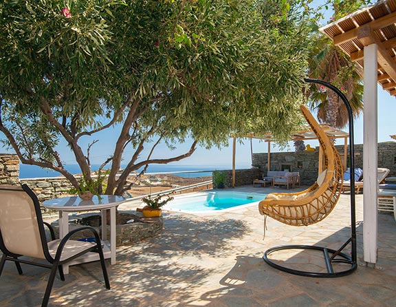 Σκιασμένη αυλή στο Efthymia apartments