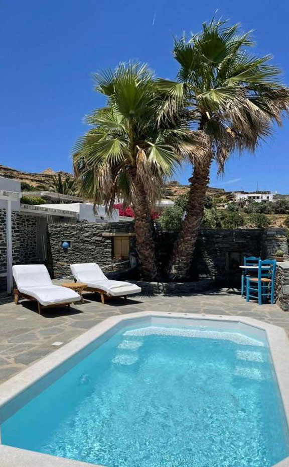 Ιδιωτική πισίνα στα διαμερίσματα Ευθυμία στη Σίφνο