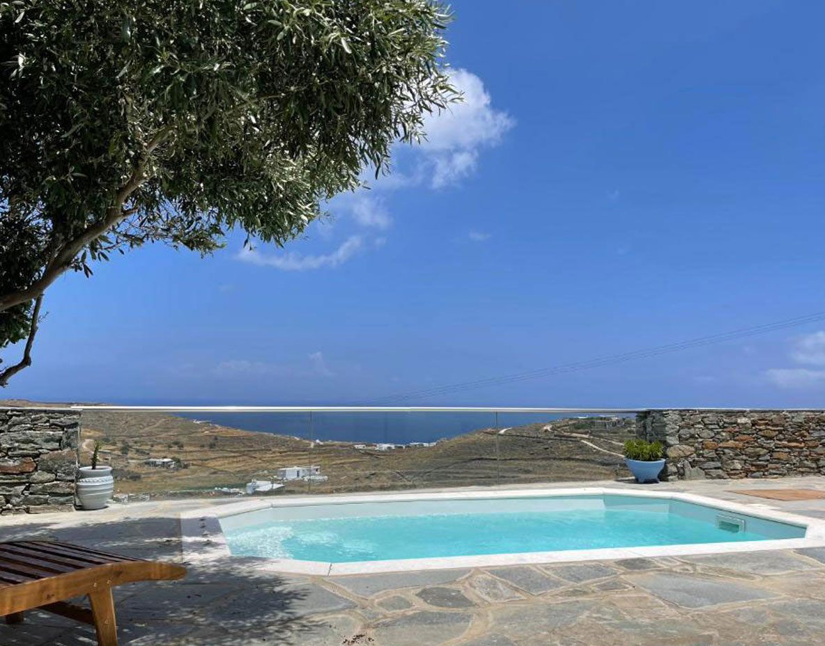 Ιδιωτική πισίνα στα διαμερίσματα Ευθυμία στη Σίφνο