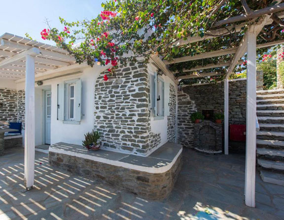 Ιδιωτική αυλή στα διαμερίσματα Ευθυμία στη Σίφνο