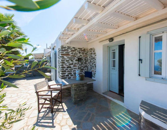 Ιδιωτική αυλή στα διαμερίσματα Ευθυμία στη Σίφνο