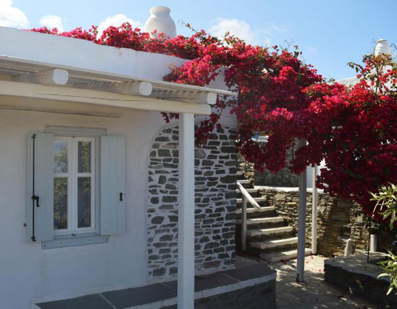 Ιδιωτική αυλή στα διαμερίσματα Ευθυμία στη Σίφνο