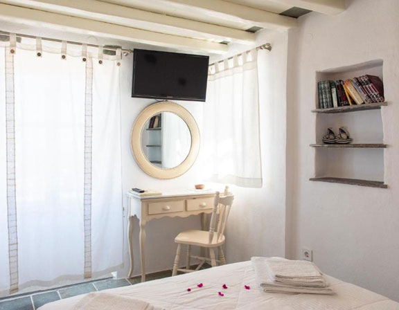 Υπνοδωμάτιο με διπλό κρεβάτι