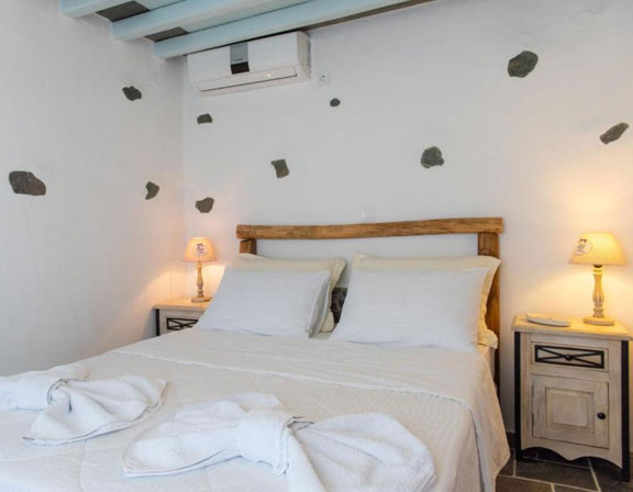 Κυρίως υπνοδωμάτιο με διπλό κρεβάτι