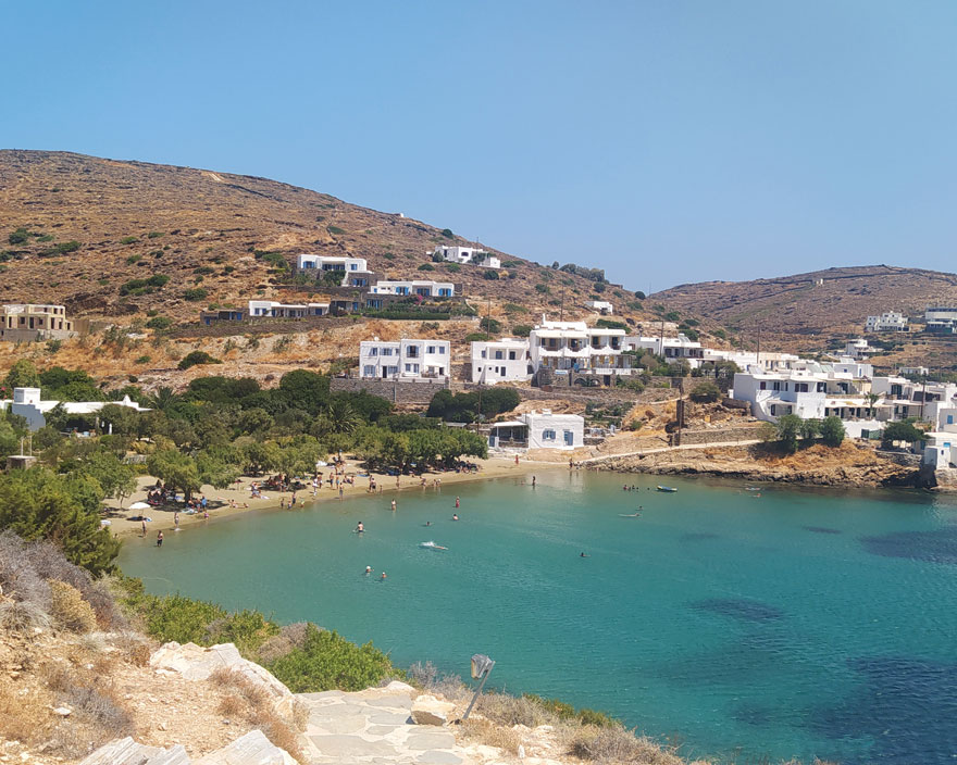 Η παραλία Γλυφό στον Φάρο Σίφνου