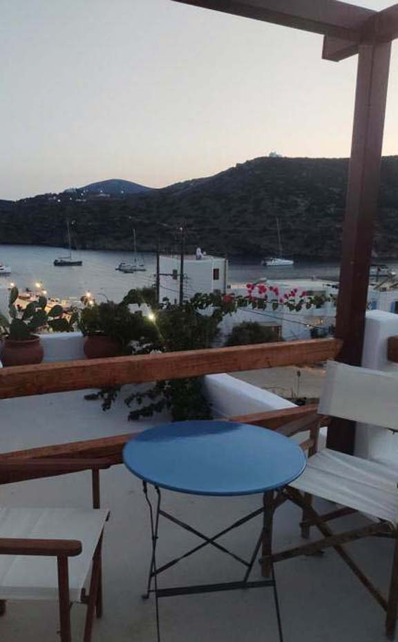 Μεγάλο μπαλκόνι με θέα στη θάλασσα