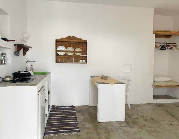 Η κουζίνα και το τραπέζι φαγητού στο διαμέρισμα 3