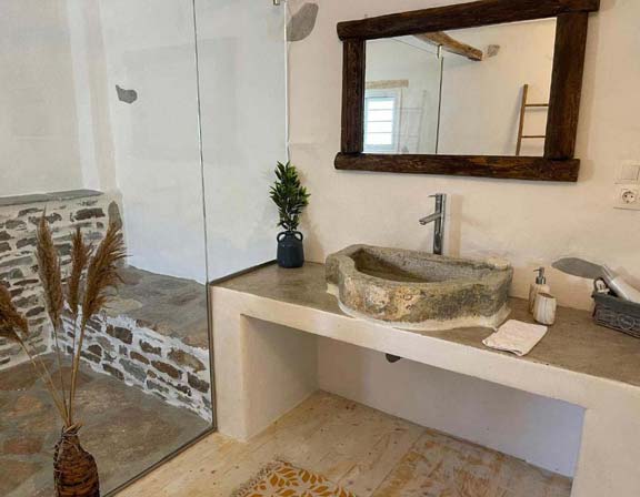 Το μεγάλο μπάνιο στο διαμέρισμα 4