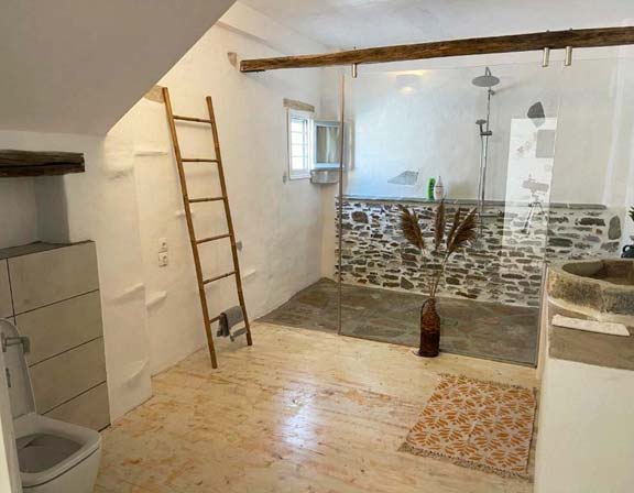 Το μεγάλο μπάνιο στο διαμέρισμα 4