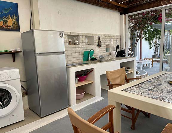 Κουζίνα και τραπέζι φαγητού