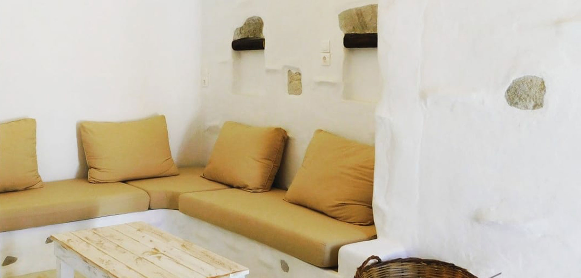 Διαμονή με πισίνα στη Σίφνο - Διαμερίσματα Venereum